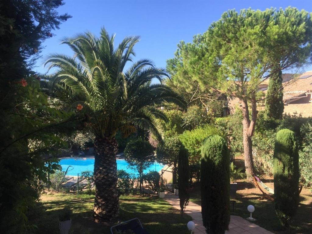 Bed and Breakfast Le Jardin D'Homps Exterior foto
